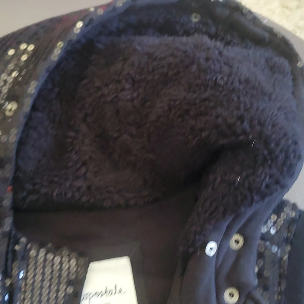 Vest - Picture 2 of 2